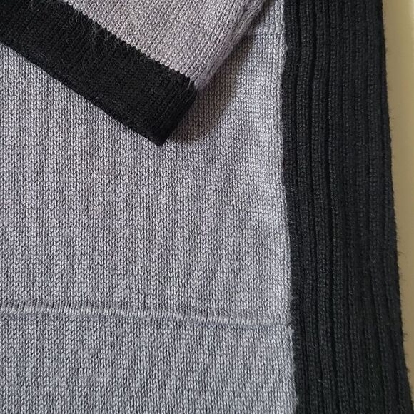 Xhilaration Black and Gray Scoop-neck Knit Long Sleeve Knit Midi Dress - Picture 8 of 10